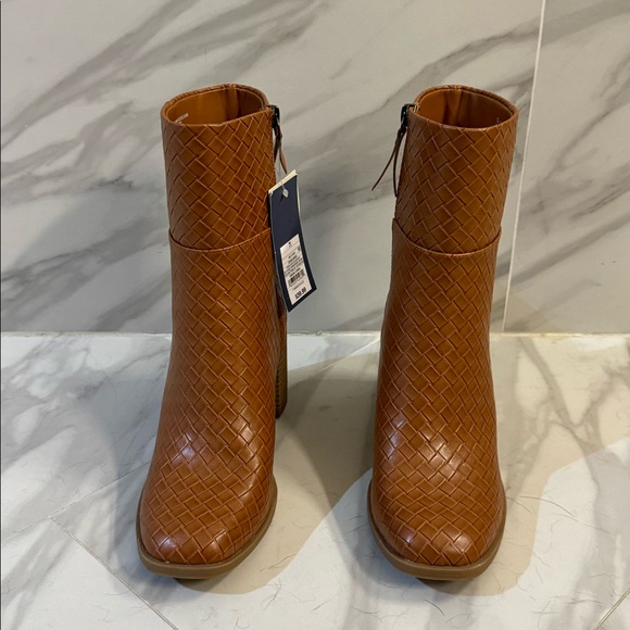 NWT Universal Thread Boots 7.5 - Picture 2 of 4